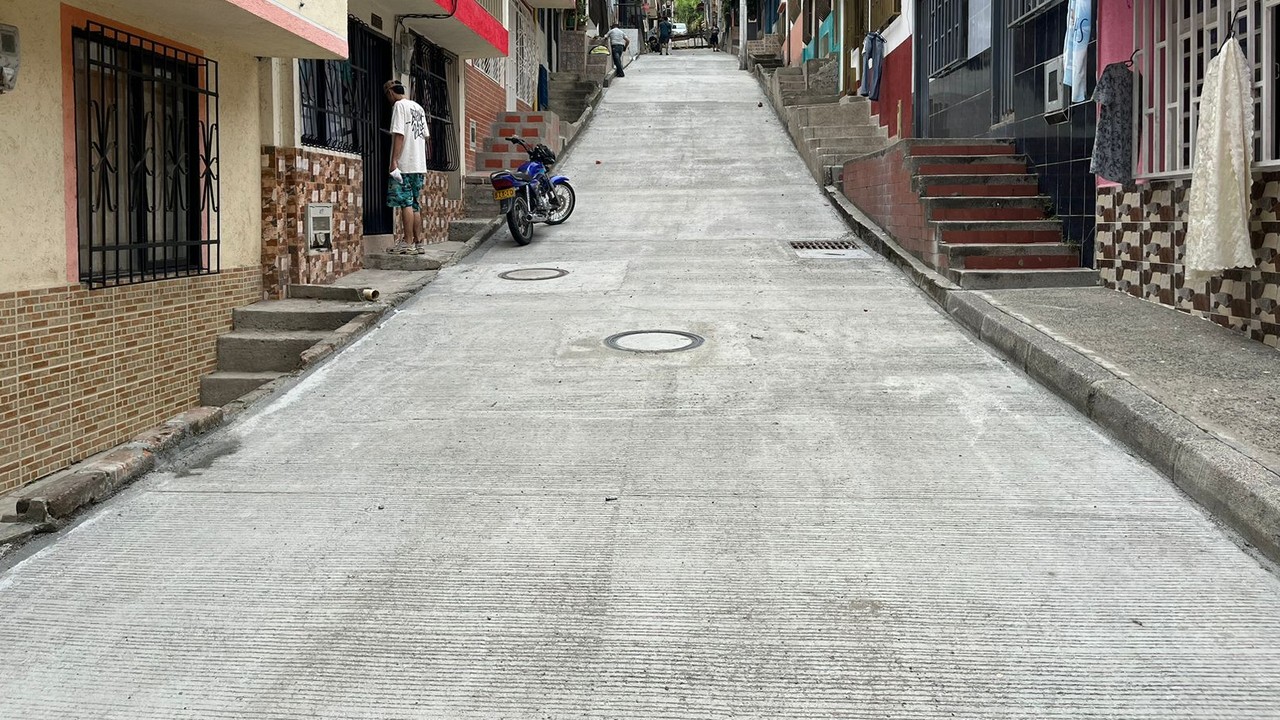 Calles del barrio laureles que fueron pavimentadas por la Administración Empresa de Todos