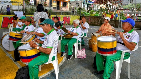 Grupo de música de adultos mayores del programa liderado por la Secretaría de Desarrollo Social y Político