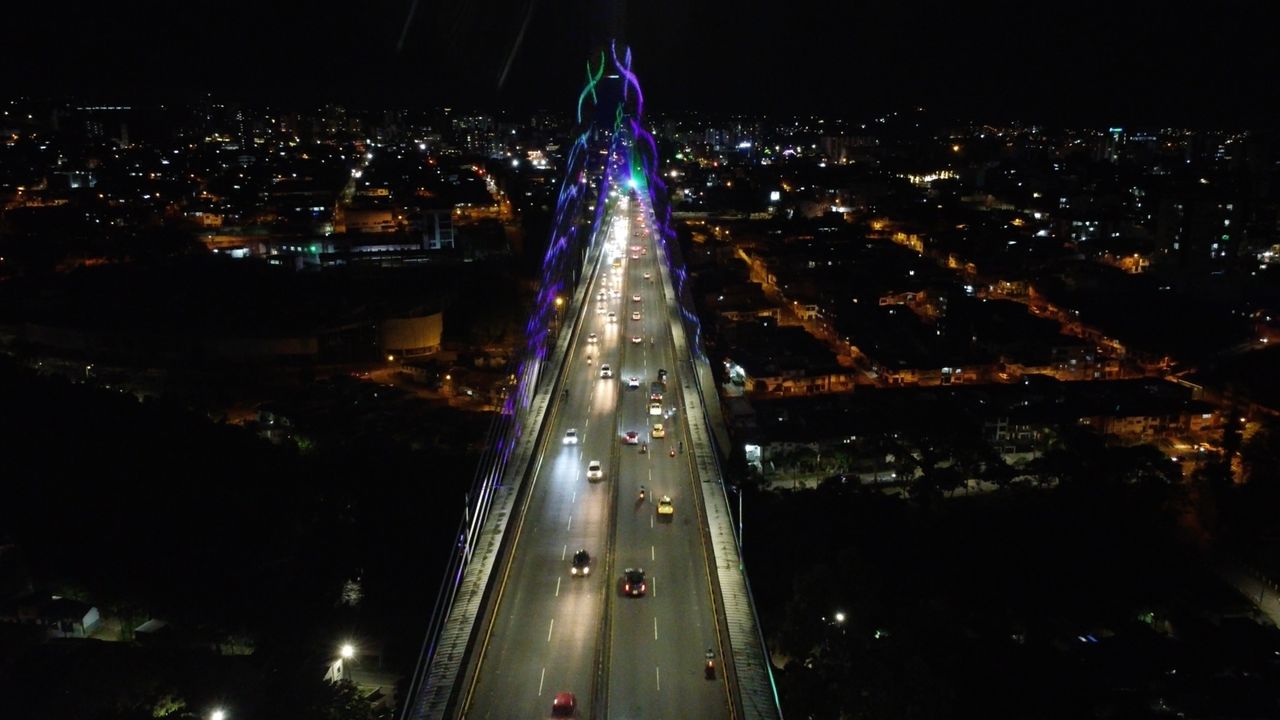 Luego de 30 años, el alcalde Roberto Jiménez iluminó el Viaducto