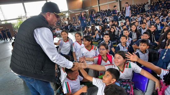 Con aulas inteligentes, el alcalde Roberto Jiménez transformará la educación en Dosquebradas